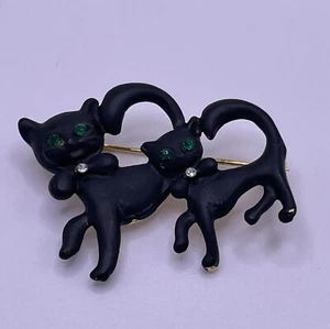VTG Two Black Cats Ties Enamel Green Rhinestones Gold Tone Brooch Pin Halloween - Picture 1 of 3