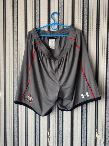 Mens SOUTHAMPTON FC TRAINING SHORTS UNDER ARMOUR Gray Football Soccer Size XXL Cover