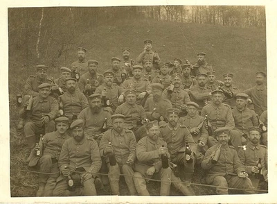 Puerto. Foto: ¡Tiempos más felices! Alemán 14. Tropas de la División de Reserva con Cervezas; ¡¡1915!!! Foto 1 de 4