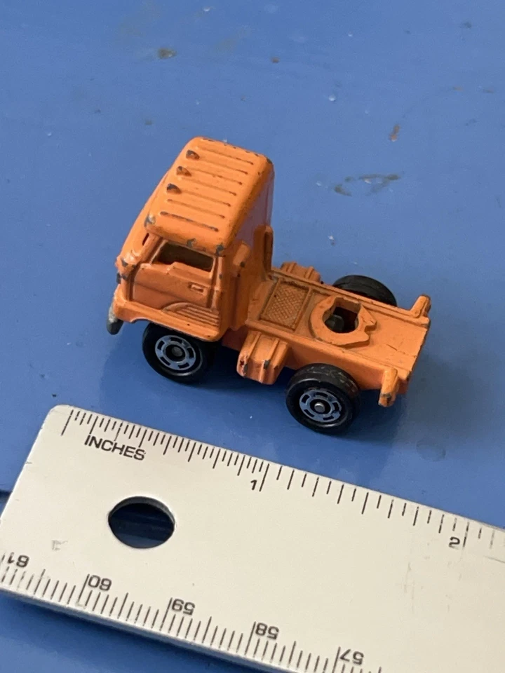 Semirremolque Tomica Die-Cast Metal Amino de 1980 NARANJA raro Foto 1 de 4