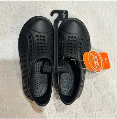 Wonder Nation Toddler Size 7-8 EVA Slip-on Black Water Sneakers color Black NEW - Imagem 1 de 3