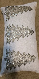 34th & Pine bestickte Weihnachtsbäume Perlen Lendenkissen 25 Zoll x 14 Zoll - Bild 1 von 11