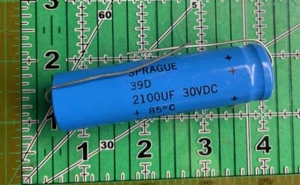 Kondensatoren elektrolytisch bleihaltig 39D218G030HS4 Sprague 2100uf 30 V Axial 2 Stück - Bild 1 von 4