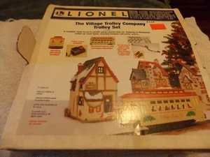LIONEL 6-11809 PUEBLO DE NAVIDAD JUEGO DE TROLLEY MOTORIZADO TREN VÍA CALIBRE O-27 - Imagen 1 de 7