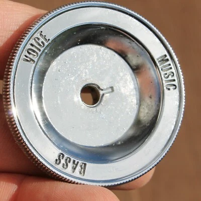 Oldsmobile Cutlass 442 W30 1969 cromo bajo/perilla de radio de voz  Foto 1 de 4