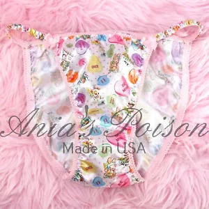 Valentinstag Satin Höschen Conversation Hearts DUCHESS CUT Damen String Bikini - Bild 1 von 5