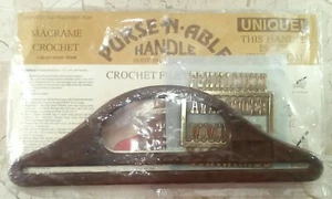 Borsa a mano Purse-N-Able plastica venatura del legno vintage anni 60 macramè uncinetto manici - Foto 1 di 5