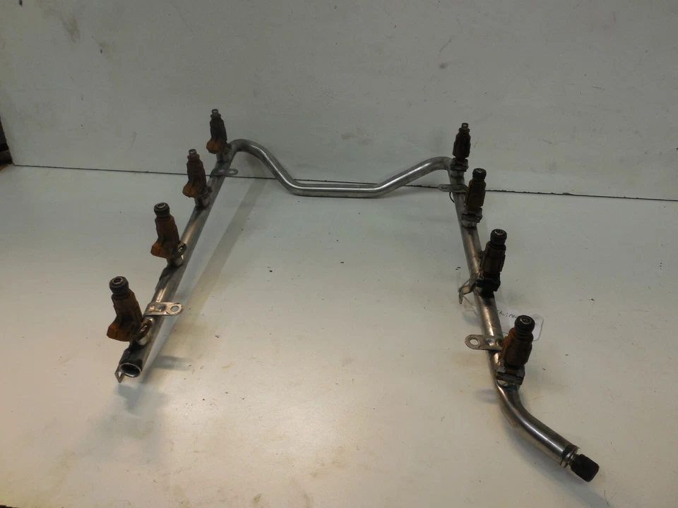 00-06 Mercedes W215 CLS500 S500 CL500 Fuel Rail railing W/Injectors 1130700595 - Image 1 of 4