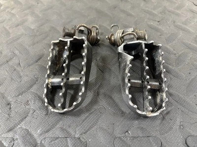 98 1997-2004 YAMAHA YZ125 YZ250 YZ400F OEM ESTRIBERAS REPOSAPIÉS IZQUIERDA DERECHA Foto 1 de 4