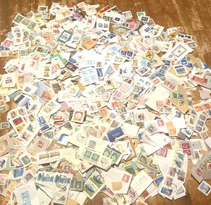 Z03  492 grammes of world stamps on paper (over 2000  stamps approx) Kiloware - Picture 1 of 9
