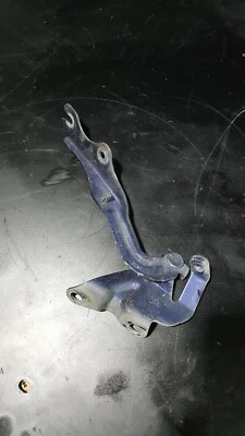 para 2004 2005 2006 2007 2008 2009 Mazda Mazda 3 sedán capó derecho bisagra sedán Foto 1 de 2