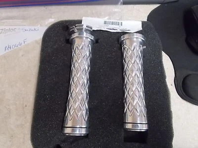 Empuñaduras curvas pulidas diamante 2006-2013 M-109 A4066F NOS YS Suzuki Foto 1 de 4
