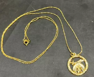 Colgante Santuario Masónico Damas con Cadena de 30" - Color Dorado - A11 - Imagen 1 de 6