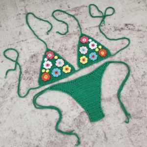 Set bikini all'uncinetto a mano confezione da 2 applique floreale supporto copertura superiore fondo stringato - Foto 1 di 7