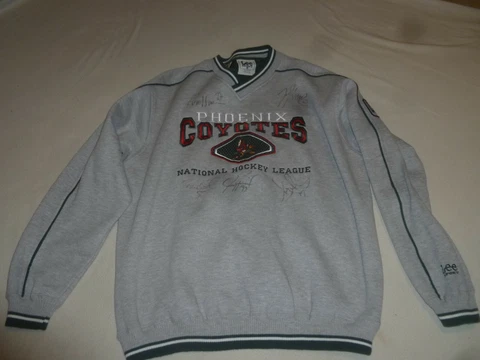 LEE SPORT PHOENIX COYOTES SWEATSHIRT HOCKEY LEAGUE TEAM SIGNED JEREMY ROENICK >> Cover