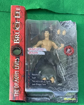 Брюс Ли Дракон Живет ХРАБРЫЙ МАЛЕНЬКИЙ ДРАКОН Вариант с Закрытым Ротом Новый в коробке  - Изображение 1 из 4
