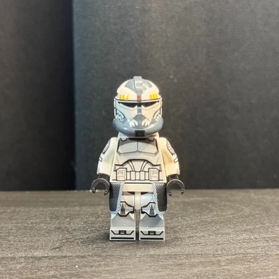 LEGO Star Wars GCC Grandpa Clone Customs Commander Howl/Wolffe Minifigure - Image 1 of 4