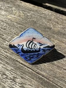 Spilla smaltata argento sterling Hjortdahl nave vichinga Norvegia norvegese v... - Foto 1 di 7