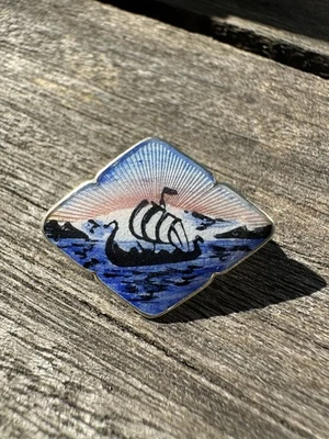 Spilla smaltata argento sterling Hjortdahl nave vichinga Norvegia norvegese v... - Immagine 1 di 4
