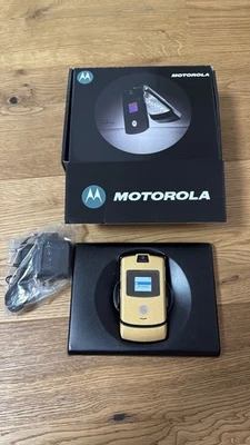 Motorola RAZR V3 Komplett Neu Mit OVP Alles Neu Garantie Händler Gold Mit Box - Bild 1 von 3
