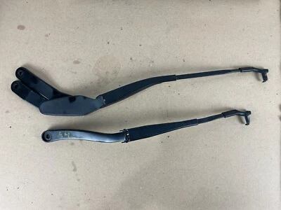 Brazo limpiaparabrisas izquierdo y derecho Mercedes-Benz E550 Clase E W212 2009-2016 A2128201344 OEM Foto 1 de 4