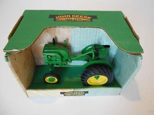 Trattore vintage 1994 SpecCast scala 1:16 1941-1946 John Deere modello LA, #JDM045 - Foto 1 di 23