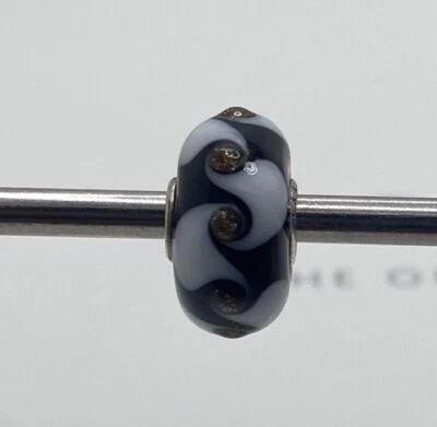 Trollbeads ÚNICO Opaco Blanco y Negro Remolinos Oro Brote Bead Foto 1 de 4
