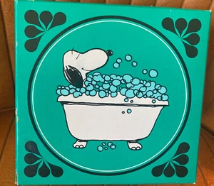 VINTAGE AVON SNOOPY BUBBLE TUB BUBBLE BATH WITH BOX 1971 PEANUTS CHARLIE BROWN - Picture 1 of 7
