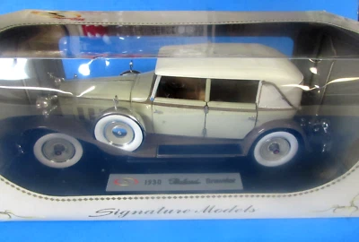 1930 - PACKARD  BREWSTER  SIGNATURE  M  1:18  DIE  CAST  - TAN  / COFFEE BROWN - Image 1 of 4