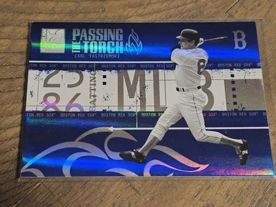 Donruss Elite Carl Yastrzemski 2005 pasando la antorcha azul SP #/1000 casi nuevo Foto 1 de 3