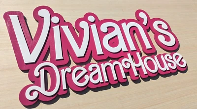 Letrero personalizado de casa de ensueño, letrero de casa de ensueño de muñeca rosa, letreros de madera, Foto 1 de 4