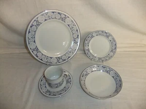Royal Doulton Oakdene - vintage 1974 blue floral fine china 7E5C # - Picture 1 of 8
