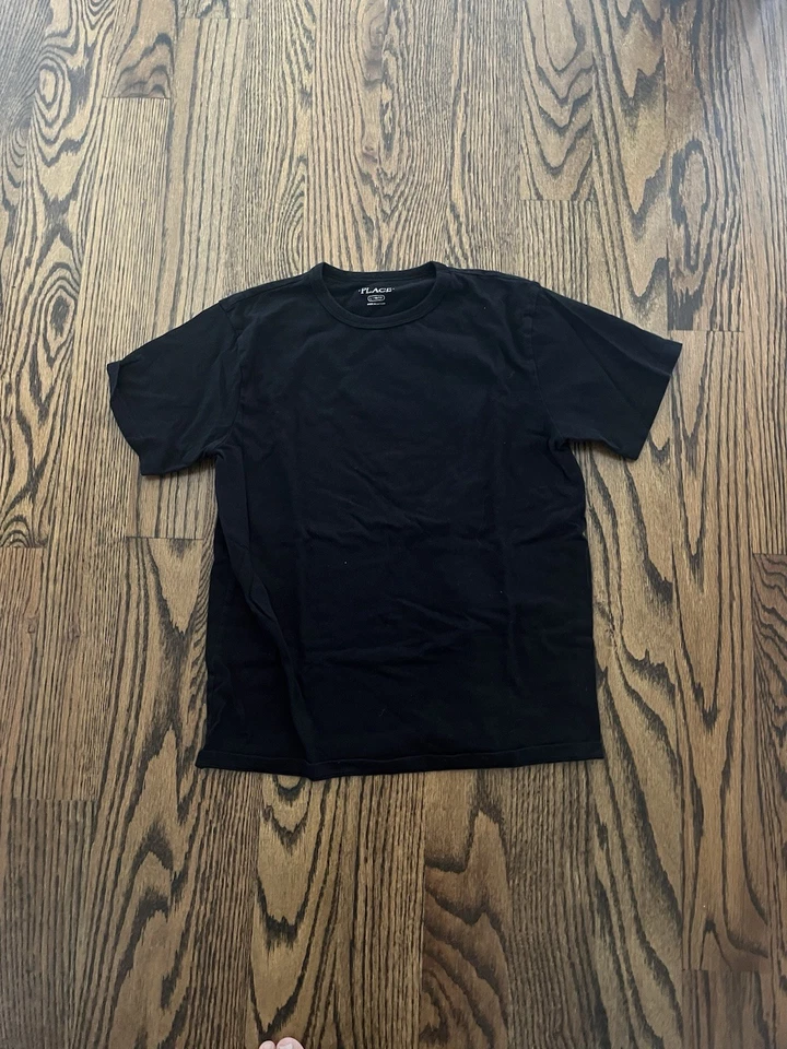 Camiseta manga curta preta sólida The Children’s Place Boys grande (10/12) - Imagem 1 de 1