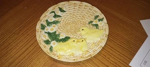 Vintage WCL Ostern Teller Korbgeflecht Küken Blumen geprägt Keramik 10" - Bild 1 von 5