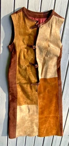 De Colección Raro Años 70 Cuero Gamuza Retazos Chaleco Vestido Plumero Abrigo Chaqueta Boho Hippy - Imagen 1 de 24