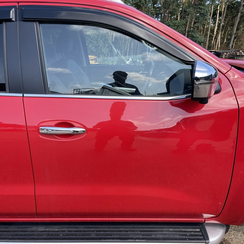 NISSAN NAVARA 2015-2022 ROJO PUERTA DELANTERA DERECHA DOBLE CABINA NP300 Foto 1 de 1