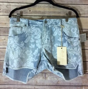 Altar'd State Women's Floral Print Distressed Hi-Low Hem Denim Shorts, 30/11. - Foto 1 di 5