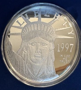 4 ounces of silver, designed after the 1 oz Platinum Eagle, comes with hard case - Picture 1 of 6