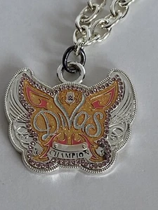 Collier chaîne WWE Diva's Champion W Shop Superstars femmes de lutte argent - Photo 1/8