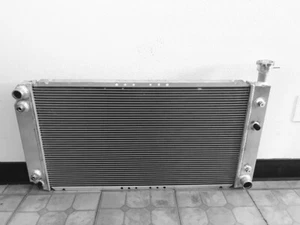 Radiador de aluminio para 1996-2002 furgoneta Chevy Express GMC Savana 1500/2500/3500 3 filas - Imagen 1 de 6