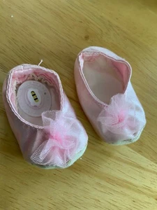 Amazing Ally scarpe da balletto bambola interattiva rosa con fiocchi rosa - Foto 1 di 5