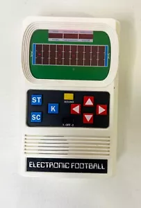 Gioco Portatile Vintage Basic Fun Elettronico Mattel Calcio TESTATO FUNZIONANTE - Foto 1 di 2
