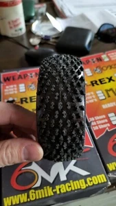 6Mik Weapon 2.0 Media 15/25 Gomme 1:8 Buggy (2 Gomme) - T151525 - Foto 1 di 3