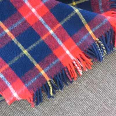 Vintage Wohn-Reiseplaid Dralon- Autodecke Fransen blau-rot kariert 140 x 150 top - Bild 1 von 3