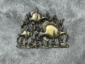 Vintage JJ Jonette Brooch Aquarium Fish Gold Tone Jewelry Underwater Scene - Picture 1 of 4