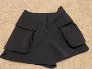 Lululemon Relaxed-Fit Super-High-Rise Cargo Short 4" schwarz. damen 6 - Bild 1 von 7