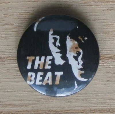 The Beat Ranking Roger Dave Wakeling Vintage 25mm Pin Badge 2 Tone Ska Go Feet - Image 1 of 2