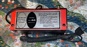 Vintage Robins magnetic bulk tape eraser electric TM-44, 5.5" X 2" X 3" red box - Picture 1 of 7