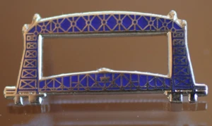 Vintage :* DULUTH MINNESOTA VERTICAL BLUE ENAMELED LIFT BRIDGE PIN *: EX COND - Picture 1 of 3
