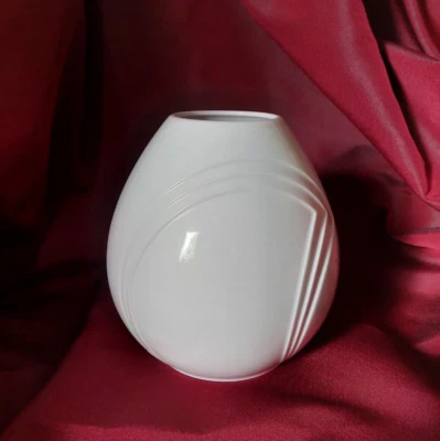 Kaiser Vase aus den 60er - 70er Jahren W.Germany Porzellan weiß - Bild 1 von 4